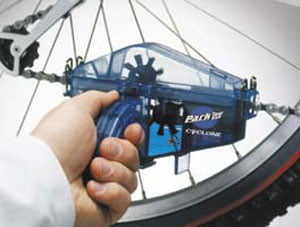 Chain cleaning gadget