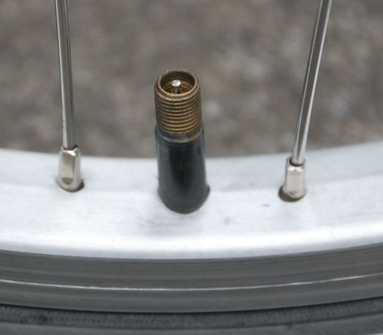 Schrader valve without threads