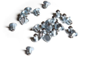 Carbide studs for studded winter bicycle tyres