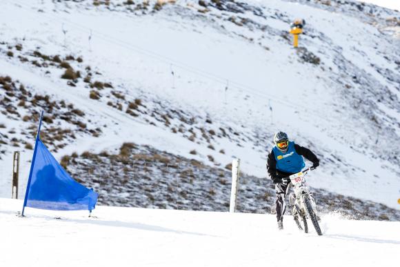 Snow cornering. Body is kept almost vertical, while the bicycle is leaned. "Inner" leg is put down, ready to catch the rider in case the wheels slip.