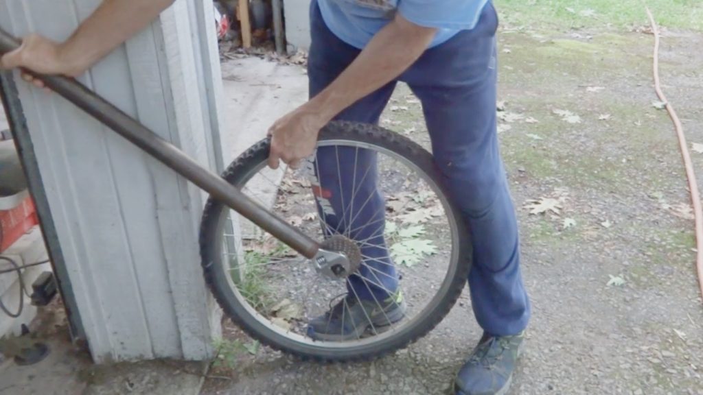 Removing rear bicycle sprockets BikeGremlin US