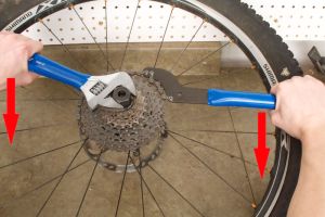 Removing a shop bike cassette