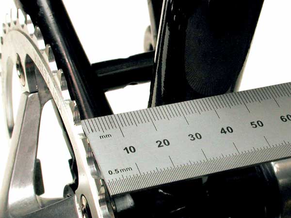 Measuring front chainline with a ruler