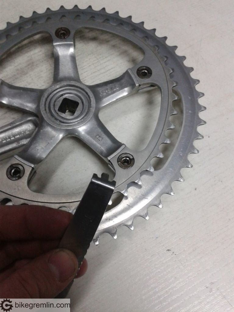 Key for tightening chainrings onto the crankset spider.