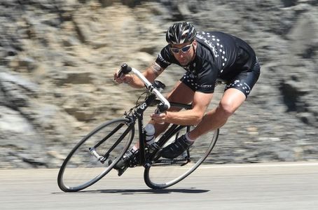 Bike and the body are leaned, while the head is straight, eyes are level and the look is focused towards the exit - to where one wants to go. Picture 13.