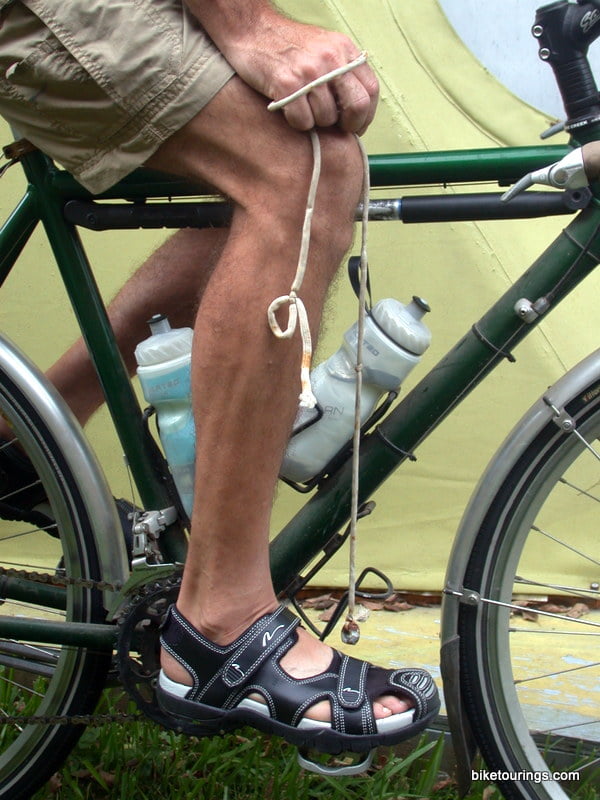 A plumb bob from the knee cap should point the pedal axle. Picture 4