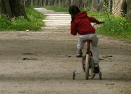 Cornering with training wheels. Picture 1