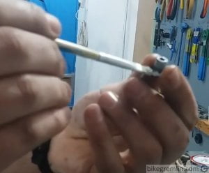 Applying mounting paste on a bolt using a brush