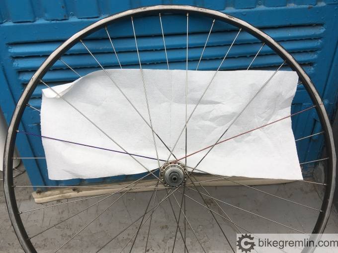 lacing a bike wheel