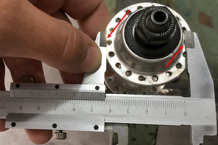 Measuring the diameter of the circle on which the centres of spoke holes are placed on a hub flange