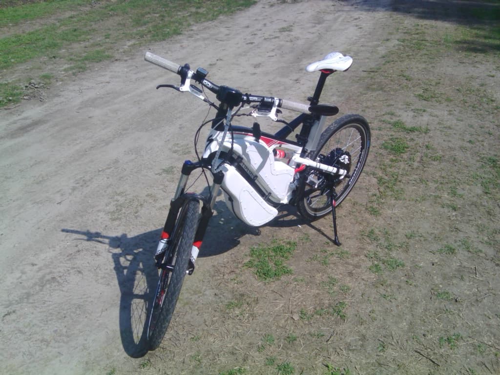 Specialized bicycle modified to an electric bicycle - from the front