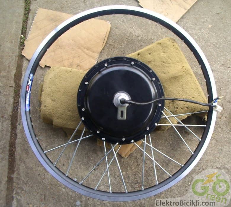 Lacing the wheel with the electric motor, using extra thick spokes