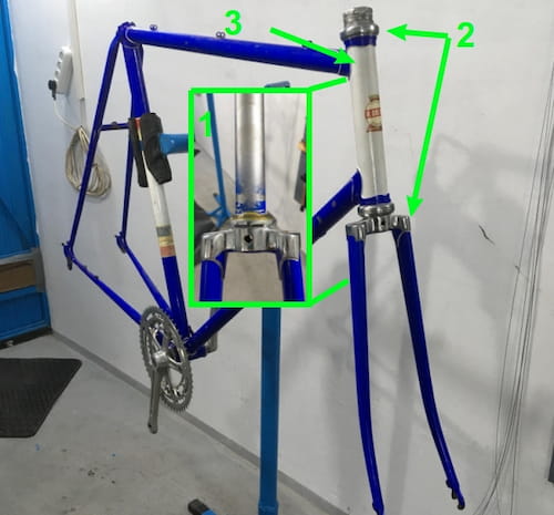 Bicycle fork steering tube (1), held in place by the headset bearings (2), inside the frame's head tube (3)