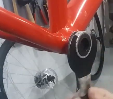 Threaded bottom bracket installation ("just screw it in")