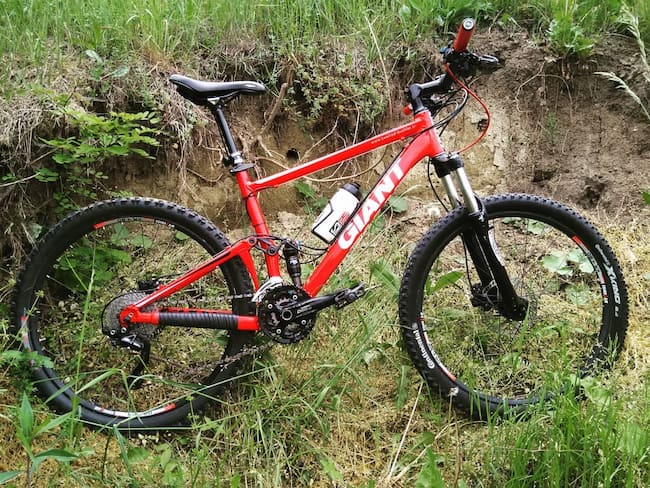 Mountain bike (MTB) with full suspension (front, and rear)