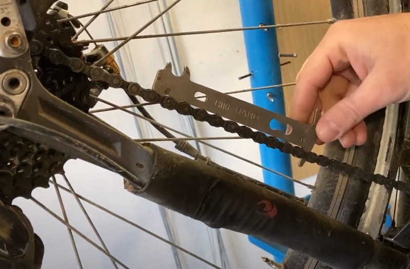 When is a bicycle chain worn ("stretched"), i.e. when should you replace your bicycle's chain?
