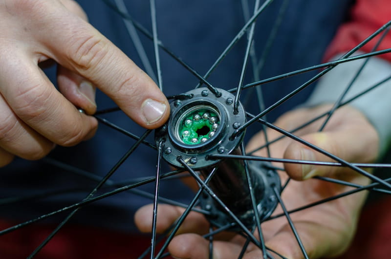 How to service (overhaul) a cup-and-cone bicycle hub?