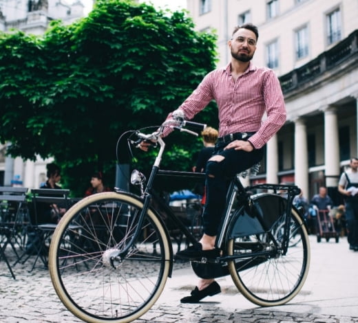 A classic city bicycle ("old fashioned" so to call it)