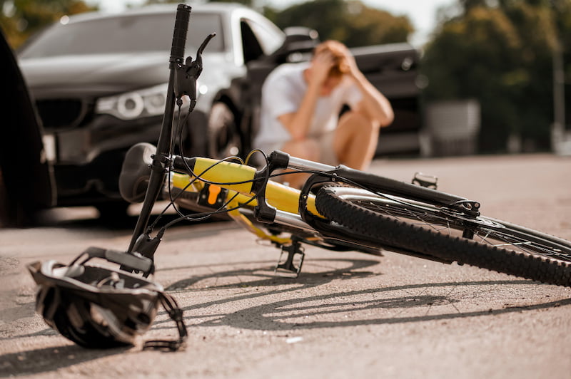 Typical risky situations for cyclists in traffic - and how to avoid them