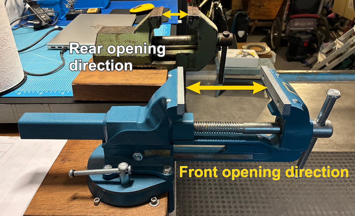Vice jaws opening directions: rear (top) vs front (bottom)